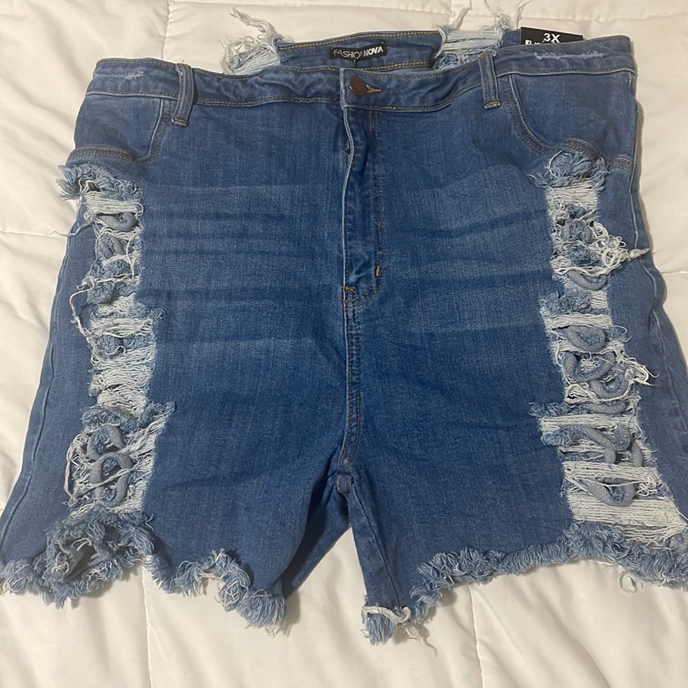 Fashion nova Yes Now Bermuda shorts
